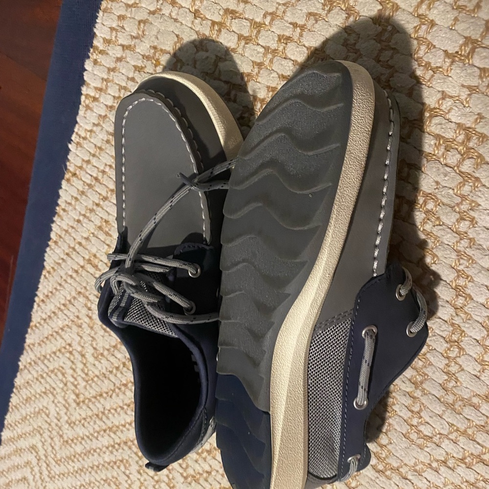 Size 3.5 boys sperry shoes